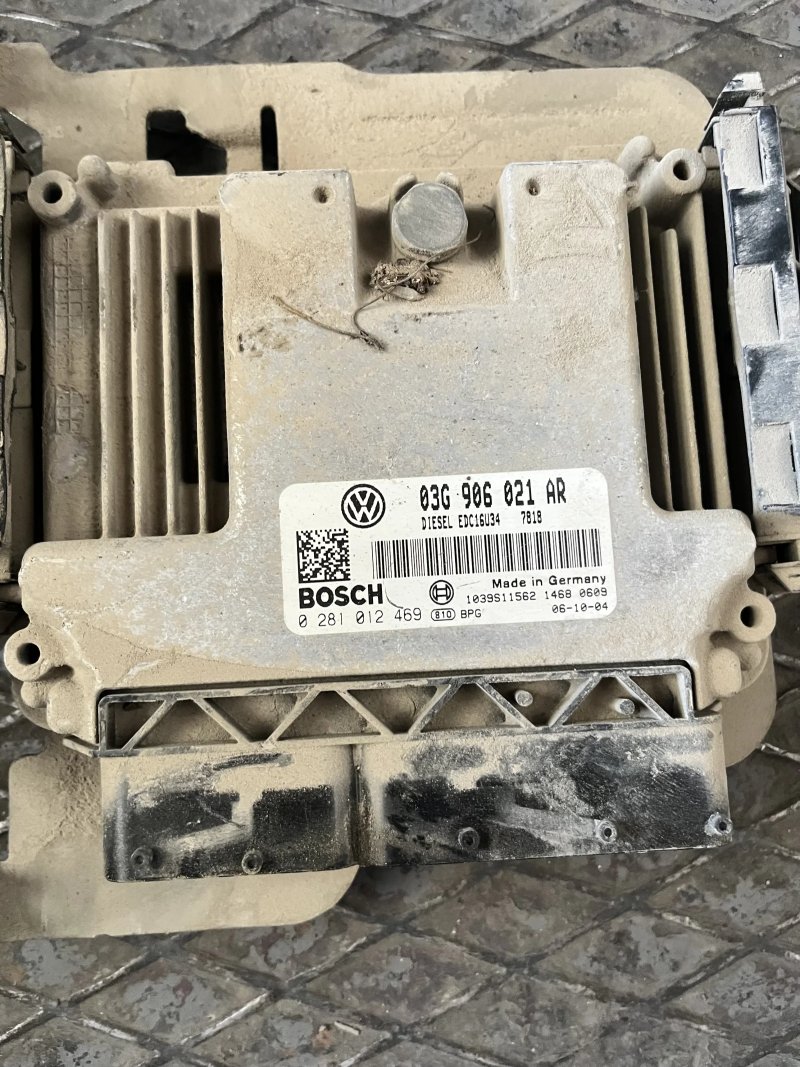 VW CADDY 1.9 OTOMATİK MOTOR BEYNİ 03G906021AR